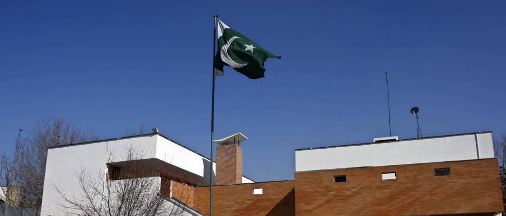 پاکستان په کابل کې د خلکو پر مخ خپل سفارت تړي